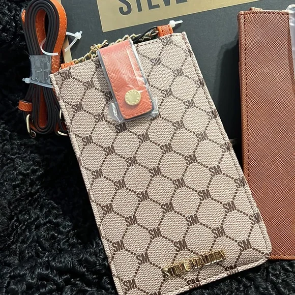 Steve Madden Crossbody Phone Bag Pouch - Picture 2 of 7